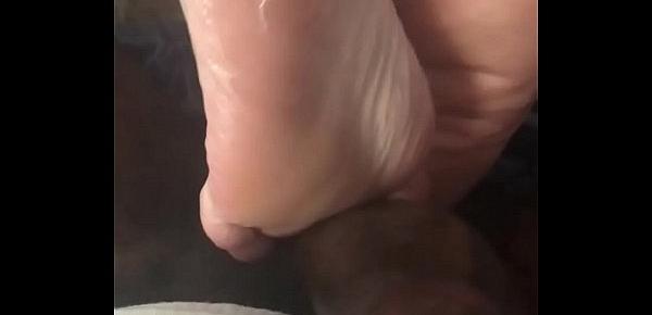  Jerkoff on mature soles